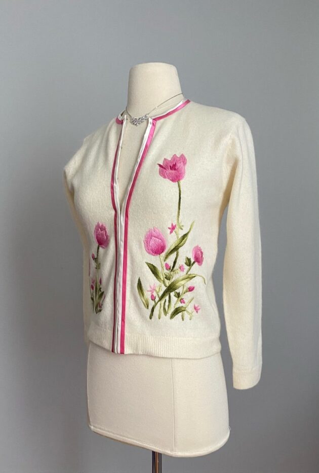 Beautiful Vintage 1950’s 1960’s Hand Embroidered flowers tulips cardigan - Image 7