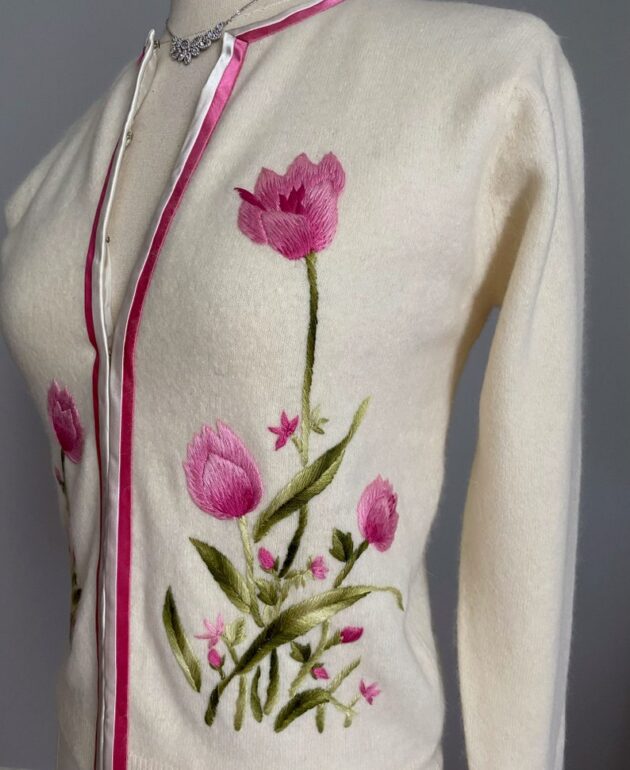 Beautiful Vintage 1950’s 1960’s Hand Embroidered flowers tulips cardigan - Image 6