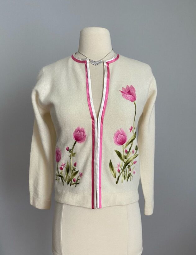 Beautiful Vintage 1950’s 1960’s Hand Embroidered flowers tulips cardigan - Image 9